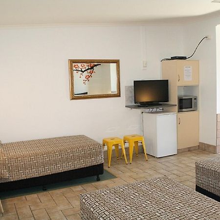 Central Motel Gin Gin Esterno foto