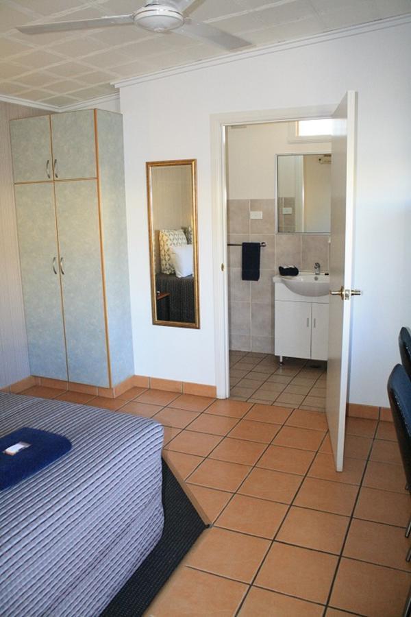 Central Motel Gin Gin Esterno foto
