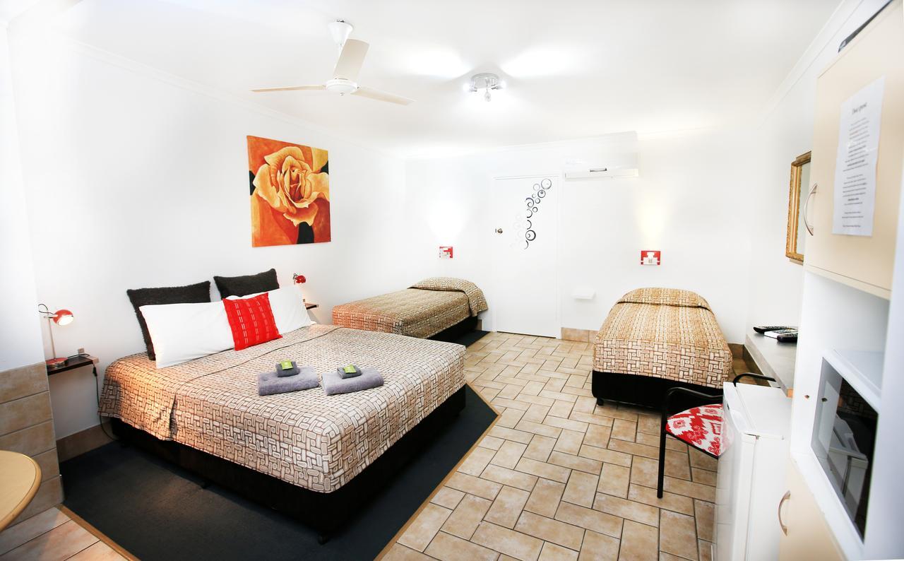 Central Motel Gin Gin Esterno foto