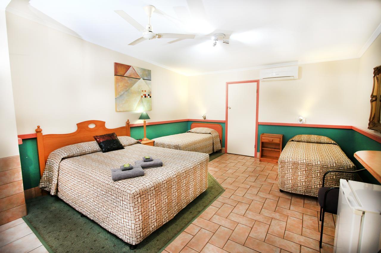 Central Motel Gin Gin Esterno foto