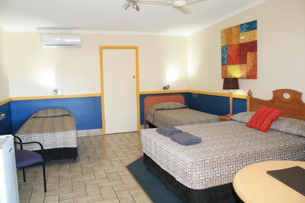 Central Motel Gin Gin Esterno foto