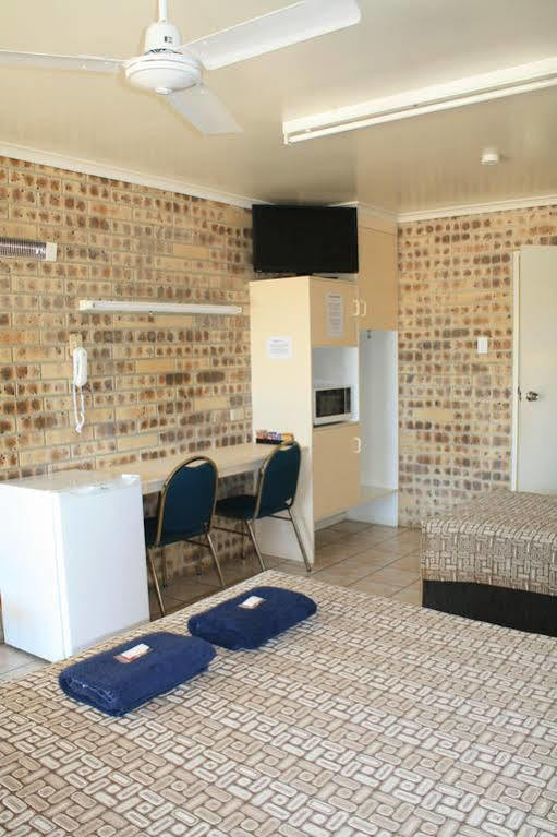 Central Motel Gin Gin Esterno foto
