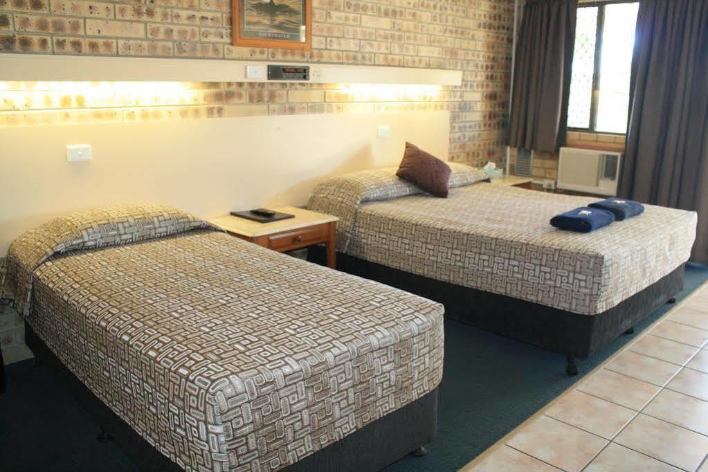 Central Motel Gin Gin Esterno foto
